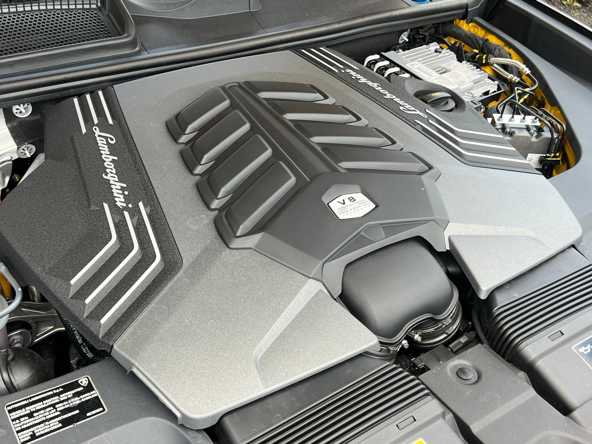 Used 2022 Lamborghini Urus AWD/4WD image 47