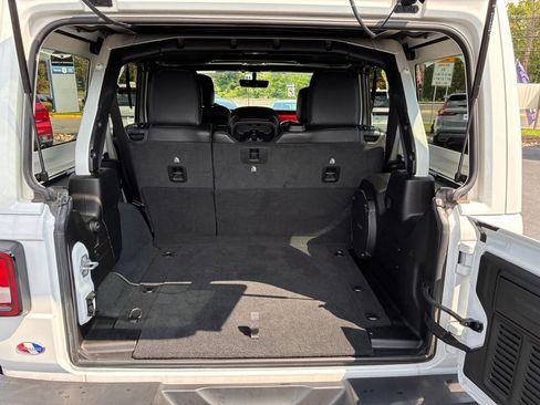 Used 2022 Jeep Wrangler Unlimited Rubicon AWD/4WD image 13