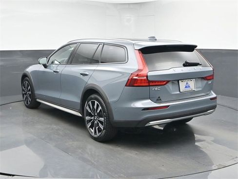 Used 2024 Volvo V60 B5 Cross Country Ultimate image 6