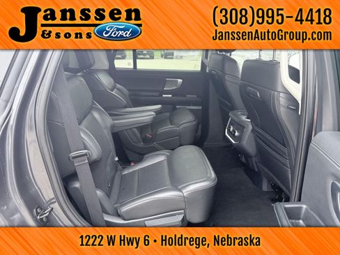 Used 2025 Ford Expedition Platinum AWD/4WD image 16