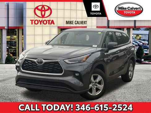 Certified 2025 Toyota Highlander LE image 1