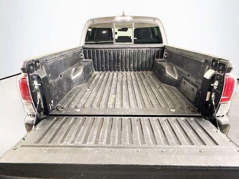 Used 2021 Toyota Tacoma SR w/ SR Convenience Package image 34