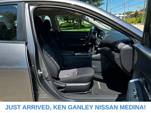Certified 2024 Nissan Sentra SR FWD image 21