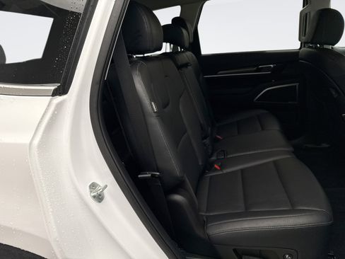 Used 2023 Kia Telluride LX image 20