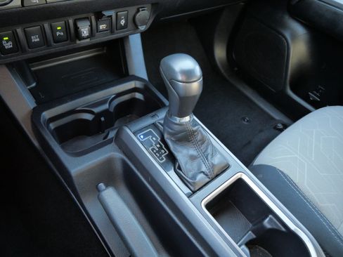 Certified 2022 Toyota Tacoma TRD Off-Road w/ Technology Package image 25