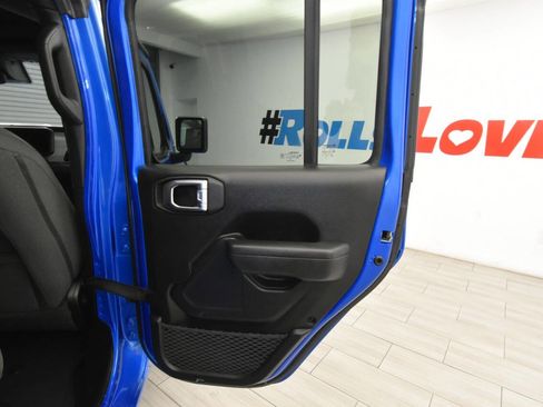 Used 2024 Jeep Wrangler Unlimited w/ Convenience Group AWD/4WD image 23