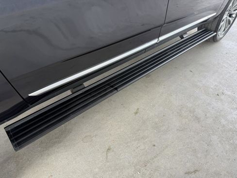 Used 2024 GMC Yukon XL Denali image 4