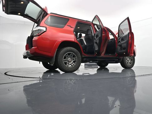 Used 2020 Toyota 4Runner TRD Off-Road Premium w/ Moonroof Package AWD/4WD image 29