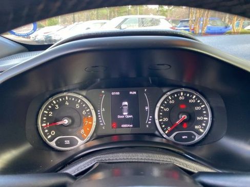 Used 2018 Jeep Renegade Latitude FWD image 9