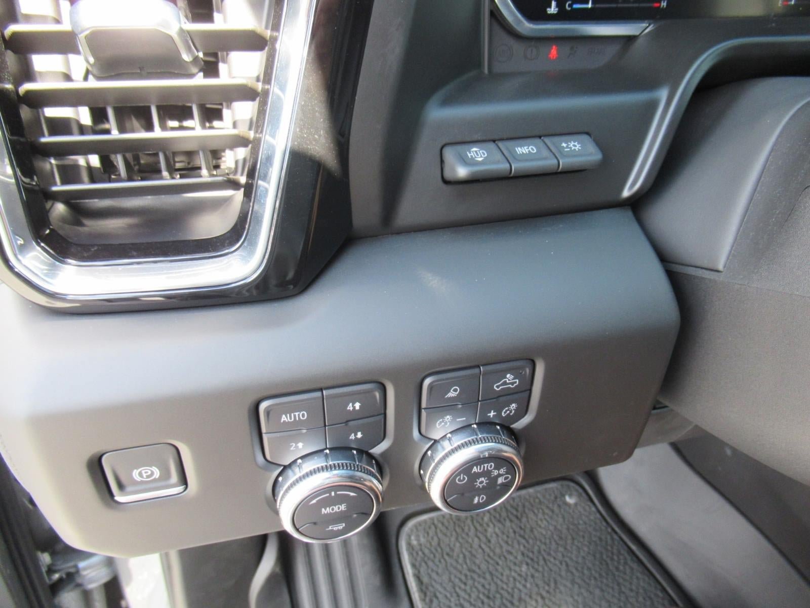 Used 2025 GMC Sierra 1500 Denali w/ Denali Reserve Package AWD/4WD image 25