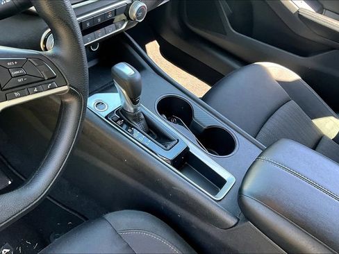 Used 2025 Nissan Altima 2.5 SV FWD image 16
