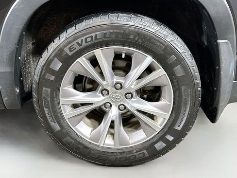 Used 2014 Toyota Highlander XLE image 32