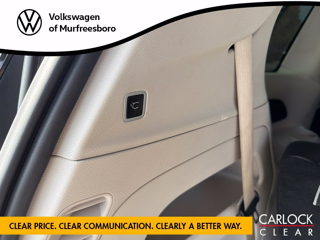 Used 2023 Chrysler Pacifica Touring-L FWD image 26