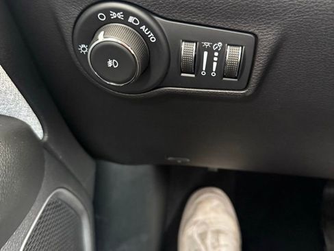 Used 2022 Jeep Compass Latitude image 25