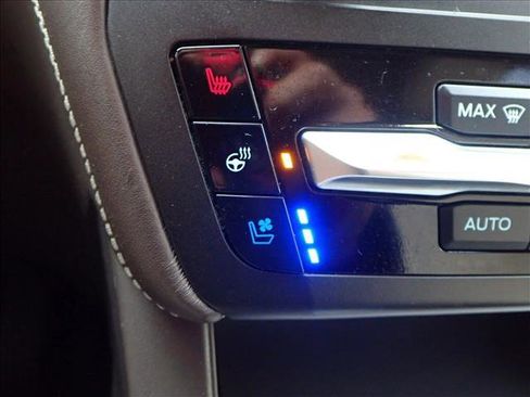 Used 2020 Ford Explorer Platinum w/ Premium Technology Package image 23