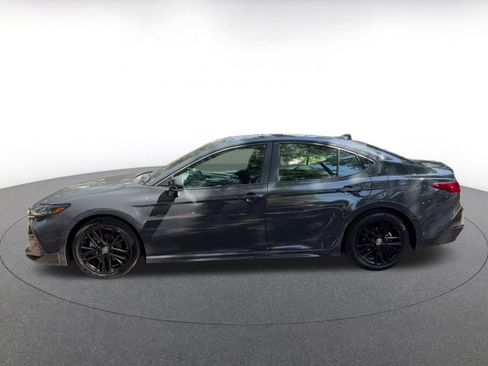Used 2025 Toyota Camry SE FWD image 9