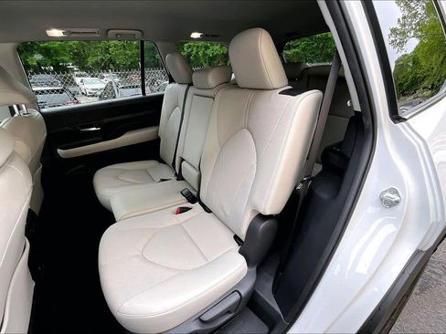 Certified 2024 Toyota Grand Highlander FWD image 20