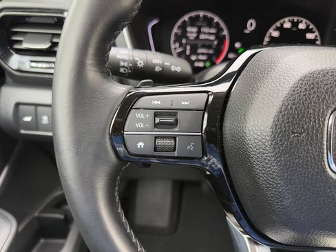 Used 2025 Honda Pilot EX-L image 6