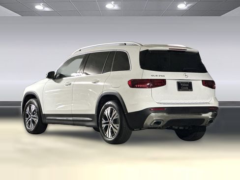 Used 2026 Mercedes-Benz GLB 250 image 3