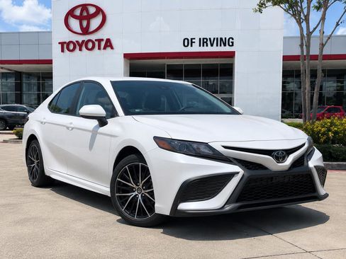 Used 2024 Toyota Camry SE FWD image 4