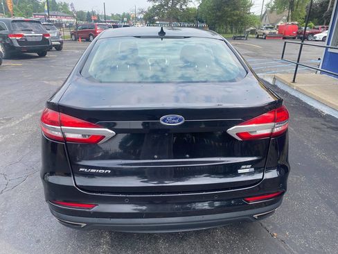 Used 2019 Ford Fusion SE image 9