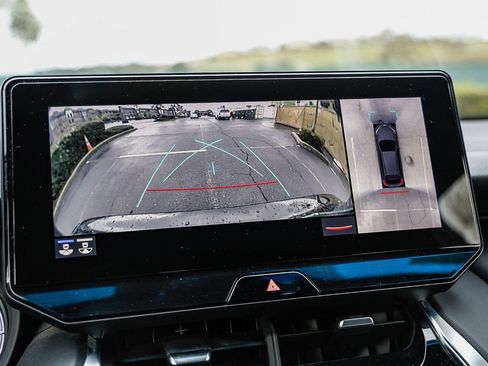 Used 2021 Toyota Venza Limited image 23