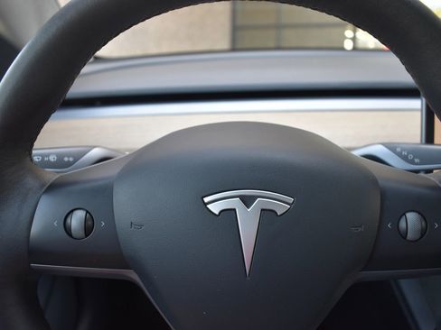 Used 2023 Tesla Model 3 Standard Range image 10