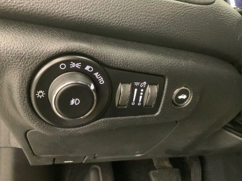 Used 2016 Chrysler 200 S image 22