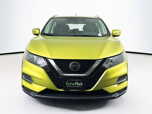 Used 2020 Nissan Rogue Sport SV image 2