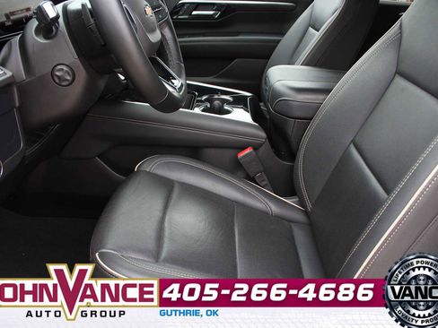 Used 2025 Chevrolet Suburban Premier AWD/4WD image 27