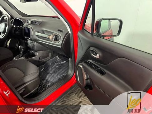 Used 2023 Jeep Renegade Latitude AWD/4WD image 12