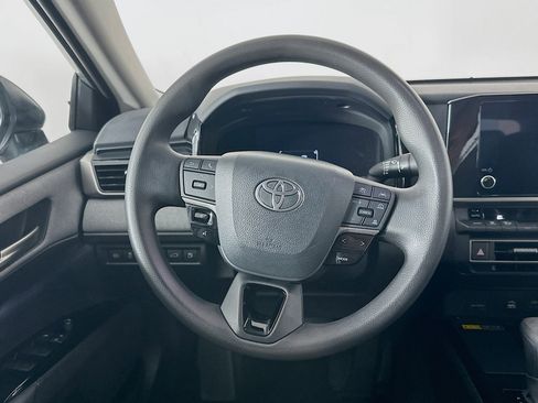 Used 2025 Toyota Camry LE image 18