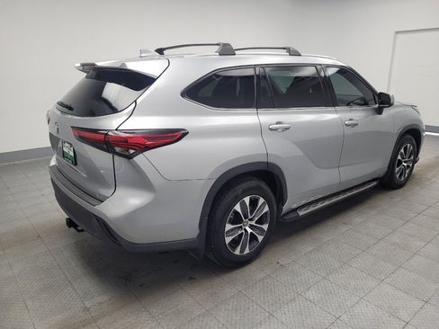 Used 2022 Toyota Highlander XLE FWD image 9