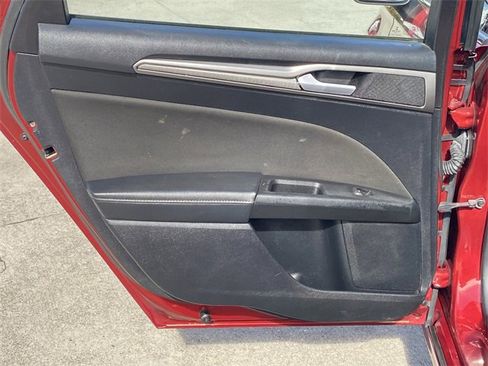 Used 2018 Ford Fusion SE w/ Fusion SE Technology Package image 33