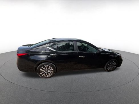Used 2025 Nissan Altima 2.5 SV FWD image 15