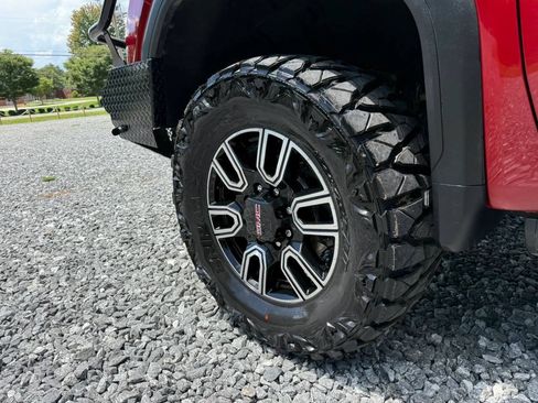 Used 2022 GMC Sierra 2500 AT4 w/ AT4 Premium Plus Package AWD/4WD image 11