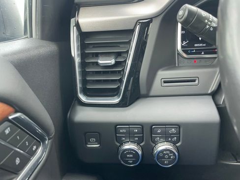 Used 2022 GMC Sierra 1500 Denali w/ Denali Carbonpro Edition AWD/4WD image 11