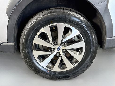 Used 2023 Subaru Outback Premium AWD/4WD image 37
