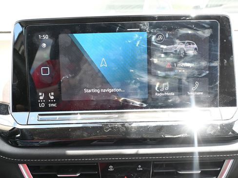 Used 2024 Volkswagen Atlas SE AWD/4WD image 16