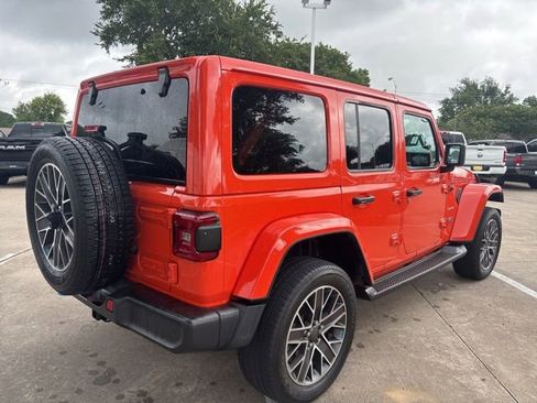 Used 2023 Jeep Wrangler Unlimited Sahara w/ Cold Weather Group AWD/4WD image 5