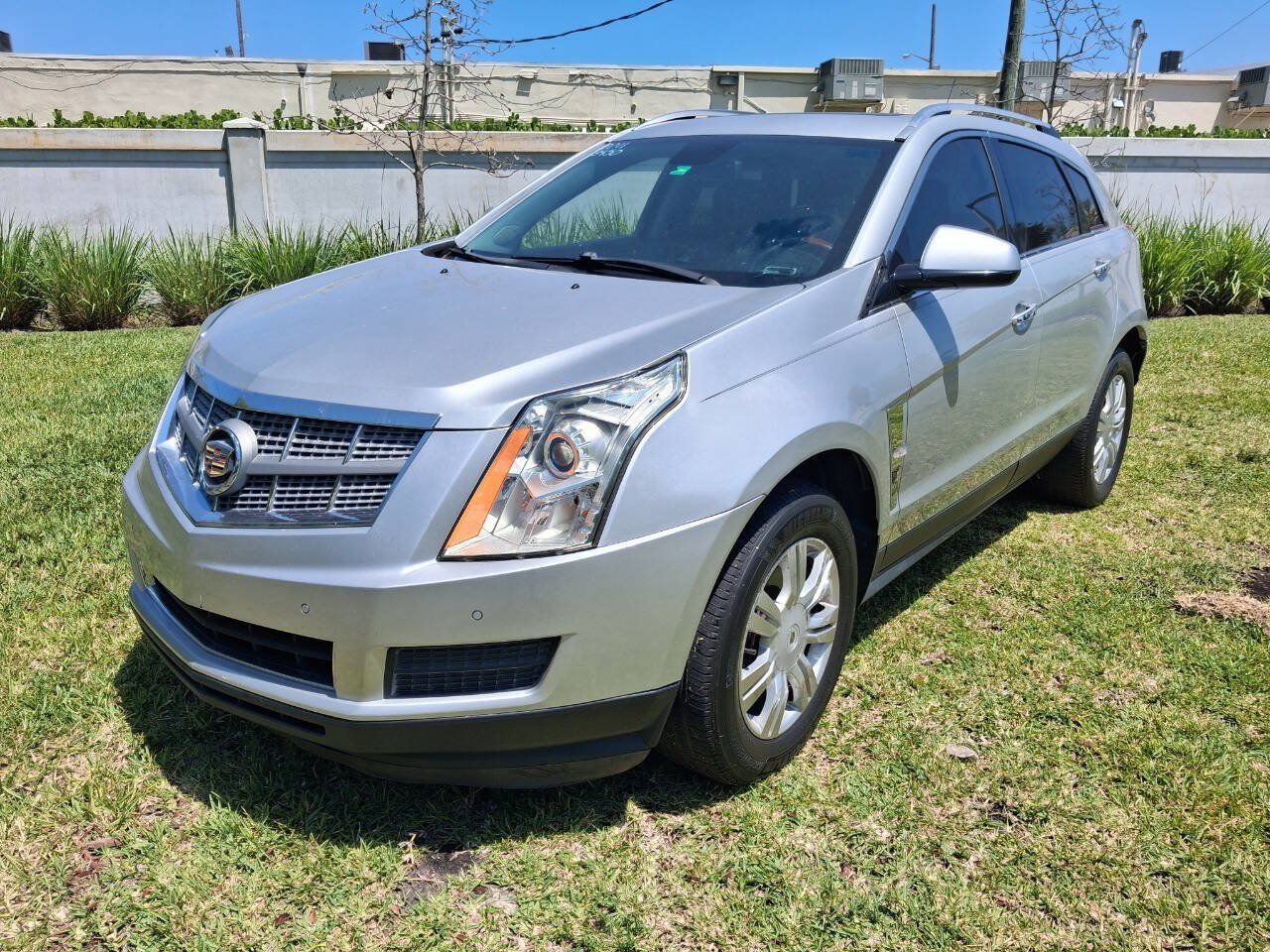 Used 2011 Cadillac SRX Luxury FWD image 2
