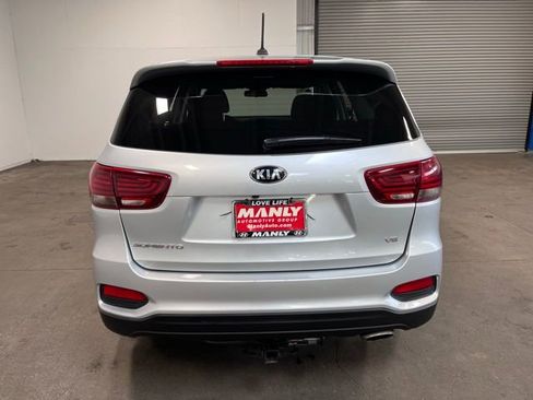 Used 2020 Kia Sorento AWD V6 image 4