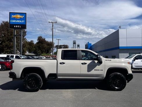 Used 2026 Chevrolet Silverado 2500 ZR2 w/ LPO, Dark Essentials Package image 5