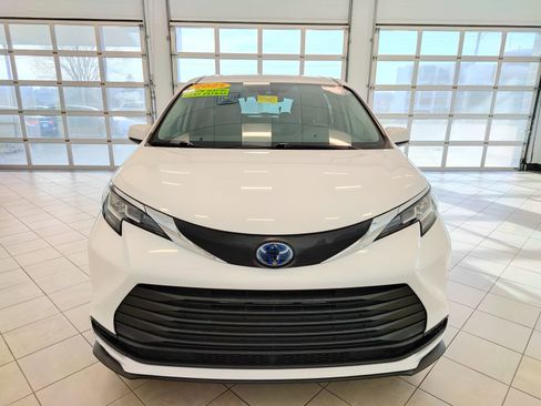 Used 2021 Toyota Sienna LE image 9