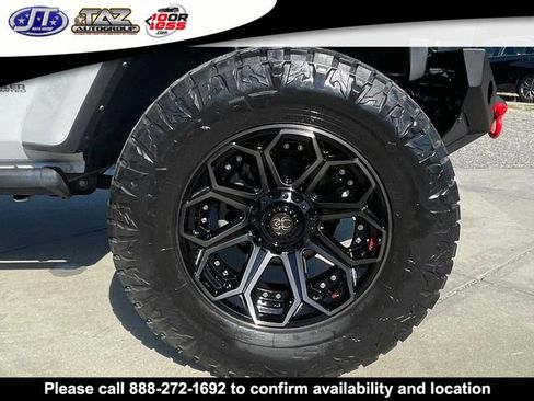 Used 2022 Jeep Wrangler Unlimited Sahara w/ Cold Weather Group AWD/4WD image 10