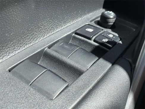 Used 2024 Toyota Corolla Cross SE image 8