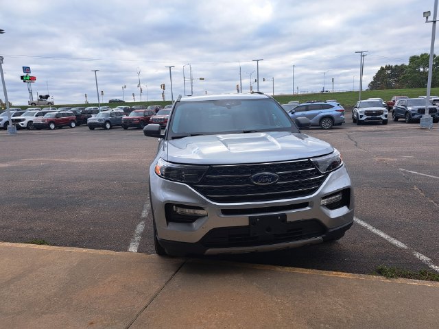 Used 2023 Ford Explorer XLT w/ Equipment Group 202A AWD/4WD image 3