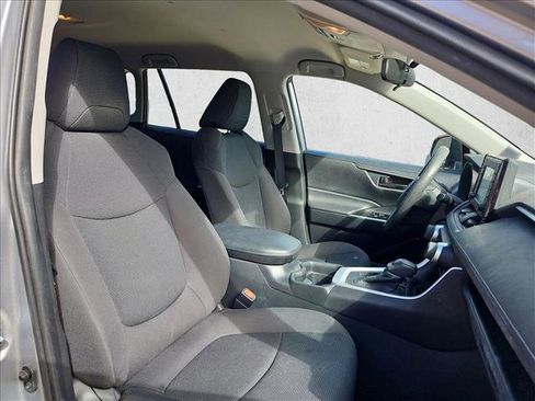 Used 2021 Toyota RAV4 LE image 13