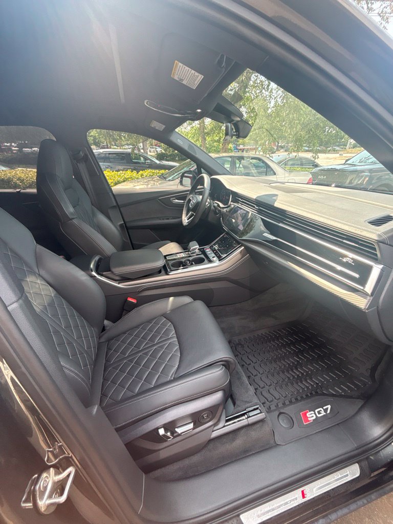 Used 2025 Audi SQ7 Prestige AWD/4WD image 23