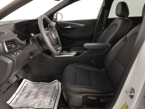 Used 2025 Buick Envista Preferred FWD image 28
